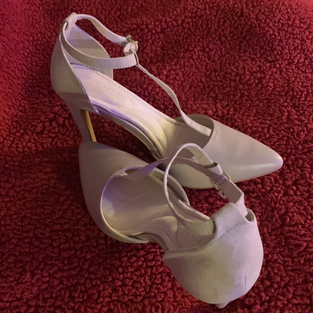 Eva Mendes T Strap Nude Heels EUC